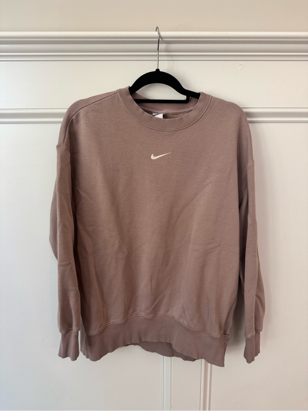Nike women’s Crewneck Sweatshirt in Dusty Mauve